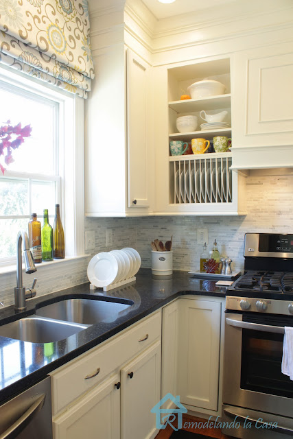 builder's grade kitchen makeover on the cheap.