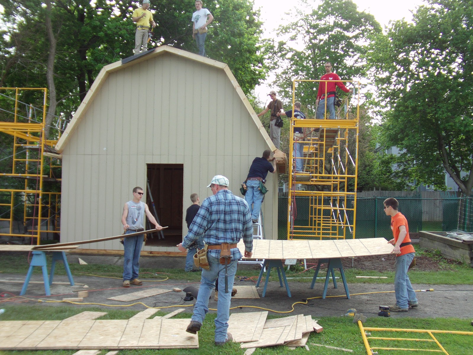 Seeds of Living Education: The Garden Hut -- End of First Week of Building