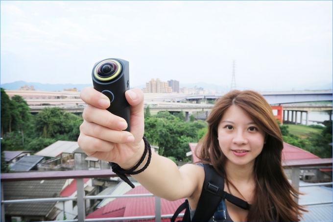 Камера MySight360 в руках