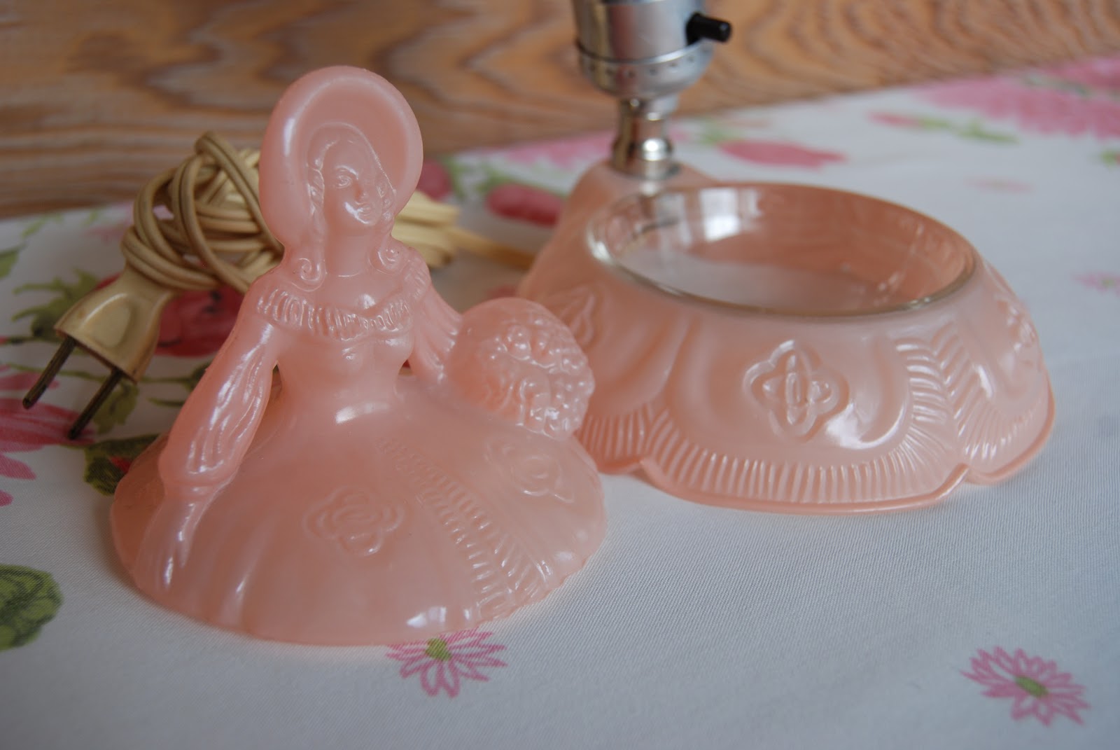 Lucky & Lou's Second Hand News Pink Lady Lamp/Dish 24