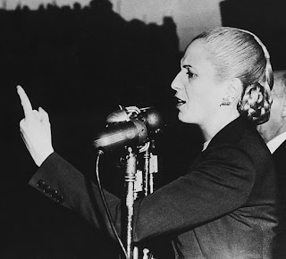 Eva Perón en un discurso electoral