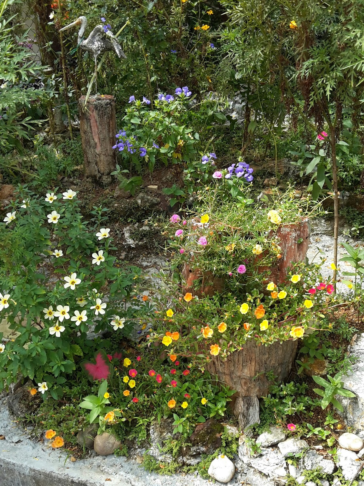 theperanakanconnection How to make a fake tree trunk/stump for your garden