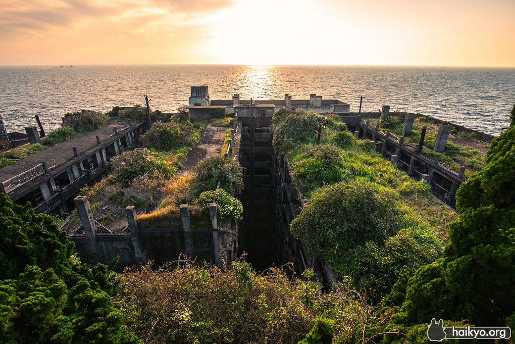 Deserted Places Hashima, the ghost island of Japan Deserted Places Hashima, the ghost island of Japan