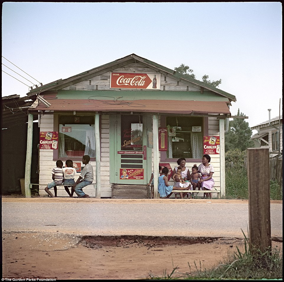 Stunning Photos of Families in Alabama From the 1950s vintage everyday
