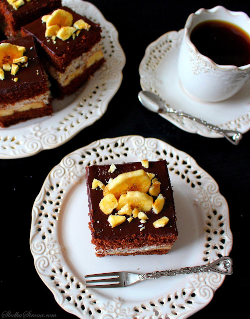 Ciasto Czekoladowe z Kremem Straciatella i Bananami