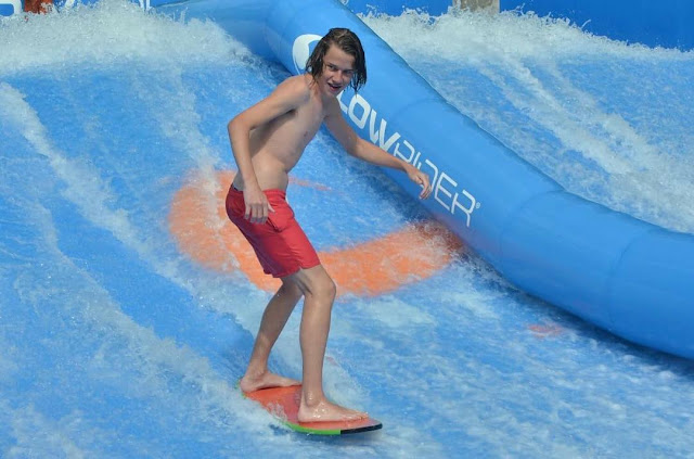 foto surfing di waterboom bali