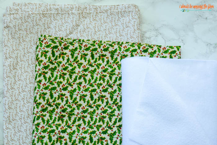 Reversible Table Runner | Follow this step-by-step tutorial to make a simple table runner that can be flipped to its other side for a different holiday.