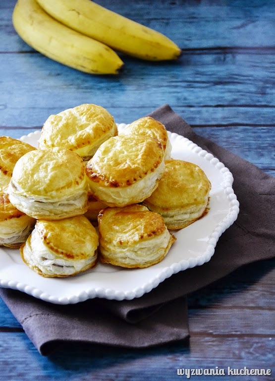 Ciasto Francuskie Z Bananem I Nutella Szybki pomysł na coś słodkiego z niezawodnego ciasta francuskiego. Słodkie ciasteczka wypełnione