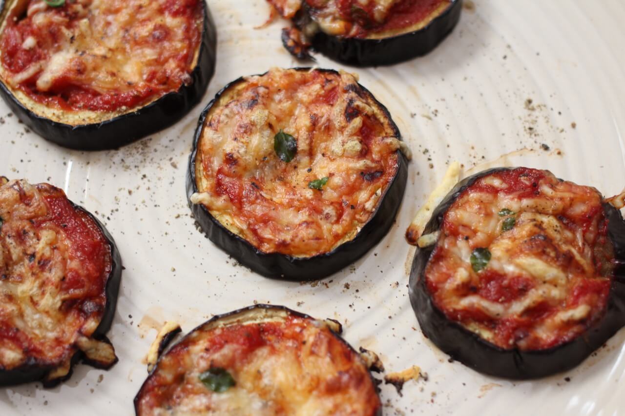 HOME OF HAPPY: AUBERGINEN-PIZZA HOME OF HAPPY: AUBERGINEN-PIZZA