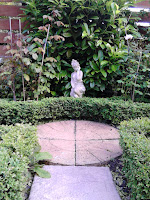 Formal garden Statue and Box hedge