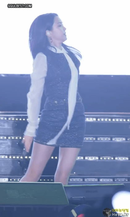 미끈한 각선미 손나은