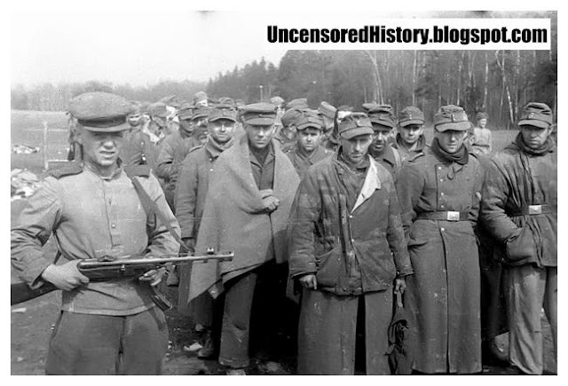 Soviet soldier German captured soldiers WW2