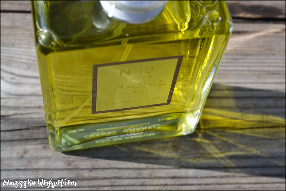 Парфюмированная вода для женщин CHANEL n°19 Poudré Eau de Parfum Spray отзыв review CHANEL n°19 Poudré Eau de Parfum Spray Review