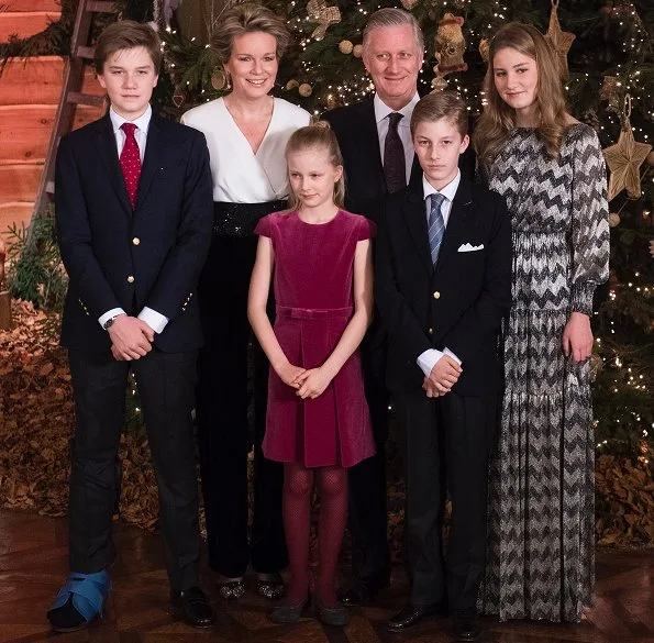 Crown Princess Elisabeth wore a long dress by ba&sh. Queen Mathilde wore a jupsuit by Natan. Princess Eleonore, Princess Astrid
