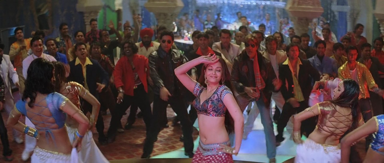 Aishwarya Rai sexy dance in kajra re song