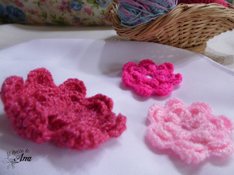 Servilleta con flores tejidas