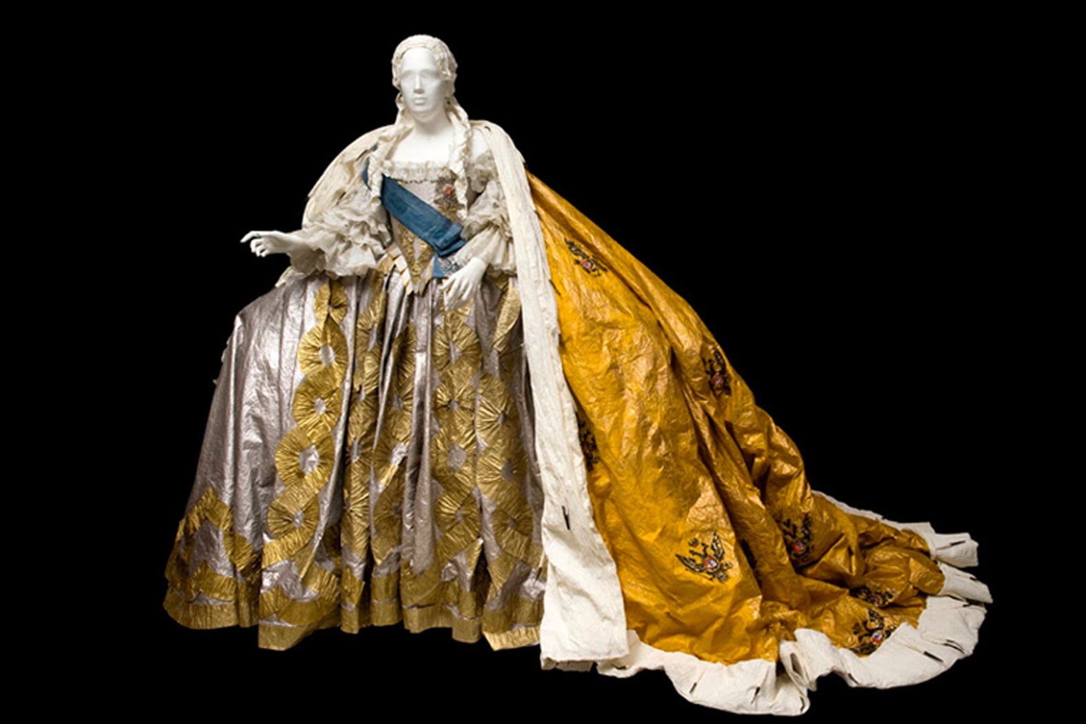 сколько платьев было у елизаветы петровны