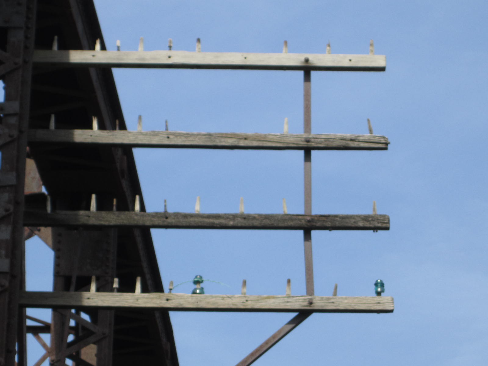Recumbent Conspiracy Theorist: Insulator Post -- Bridge Standoffs