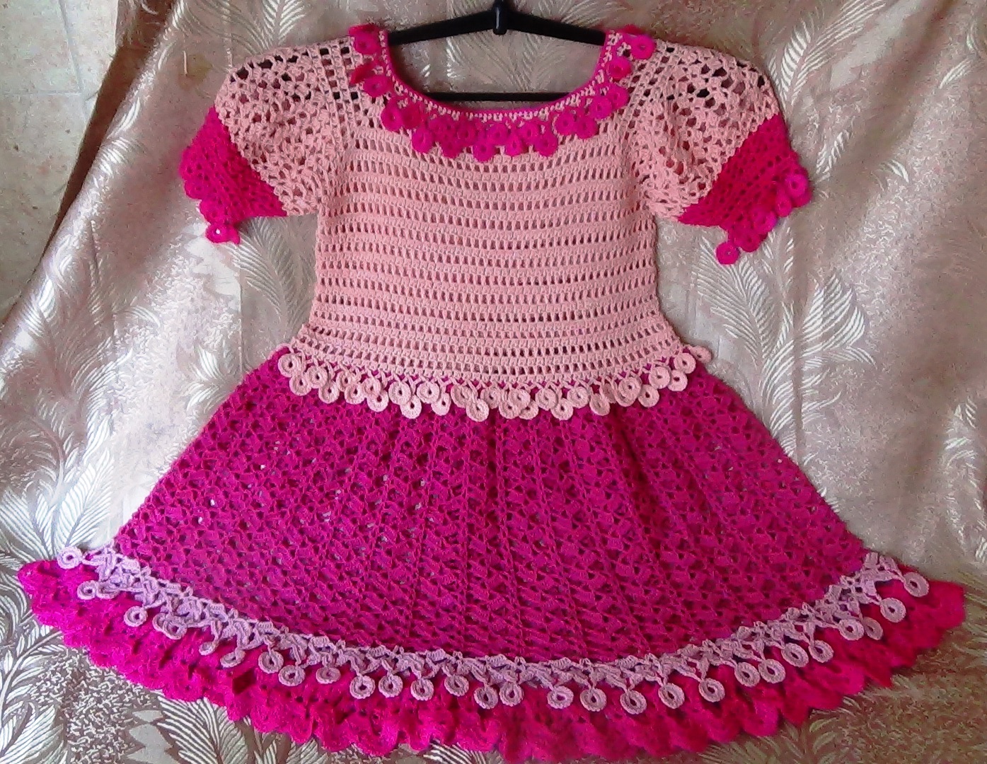 Платье крючком для девочки 4 года. Вязаное платье для девочки. Красивые вязаные платья для девочек.