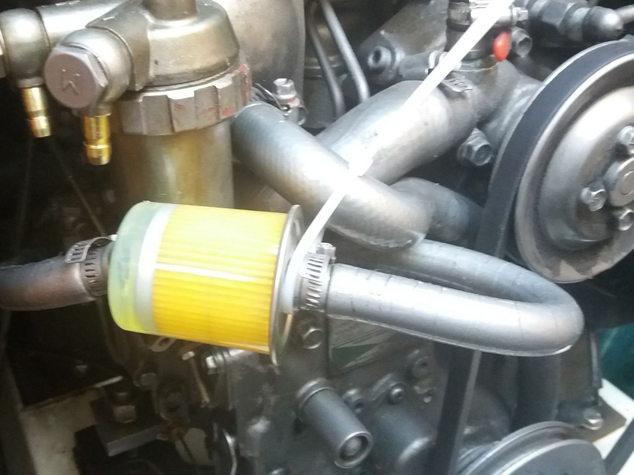 Velero Locura Cambiar filtro gasoil y añadir un decantador nuevo Velero Locura Cambiar filtro gasoil y añadir un decantador nuevo