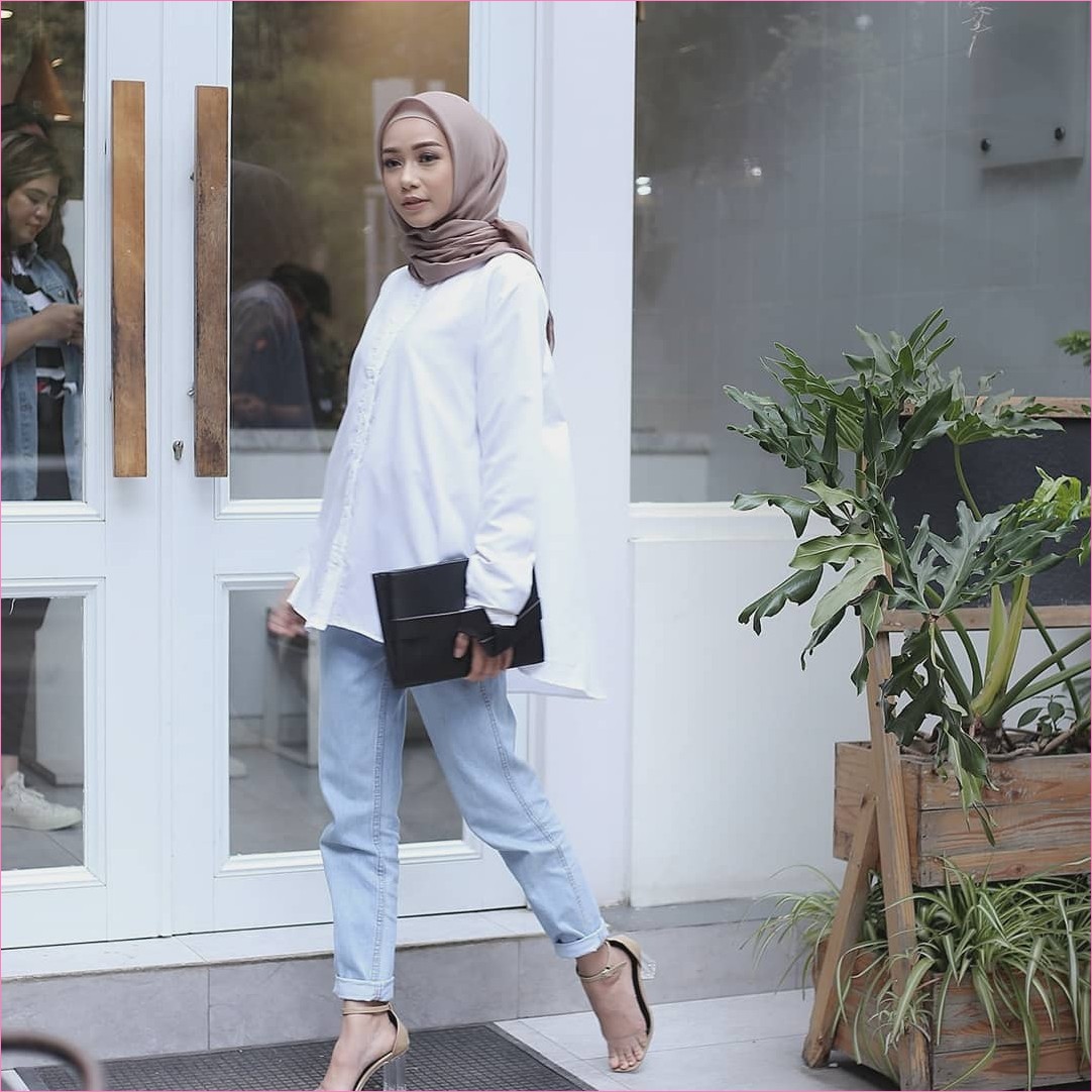 37 Baju Putih Celana  Jeans Hijab 