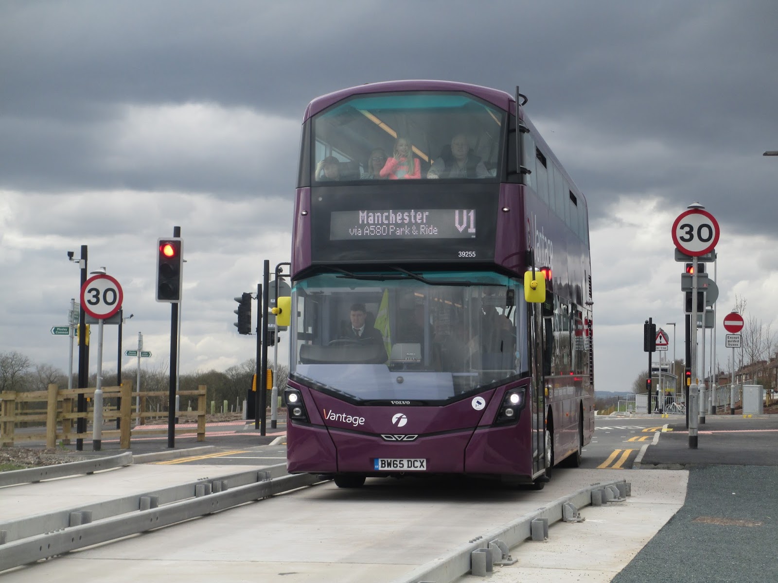 Leigh Guided Busway opens to Passengers!