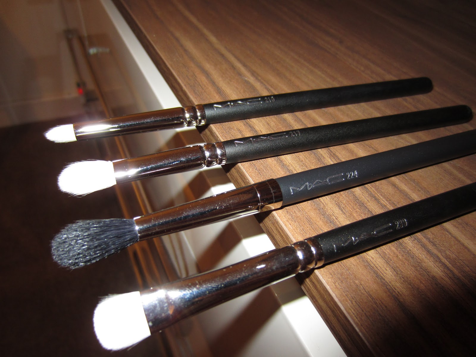 CoralLime Beauty Basics Top 5 MAC Eye Brushes