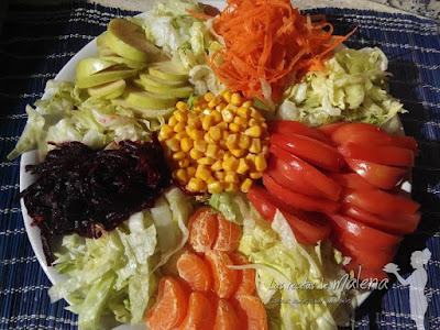 Ensalada multicolor de frutas y hortalizas