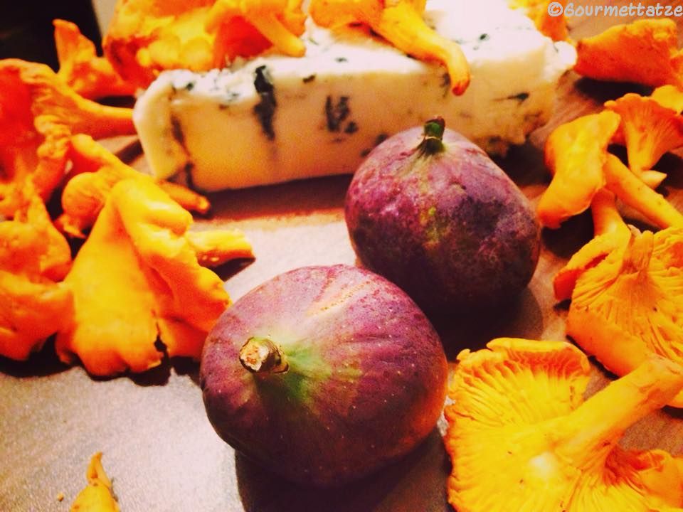 Gourmettatze: ~Flammkuchen mit Pfifferlingen, Gorgonzola und ... Gourmettatze: ~Flammkuchen mit Pfifferlingen, Gorgonzola und ...