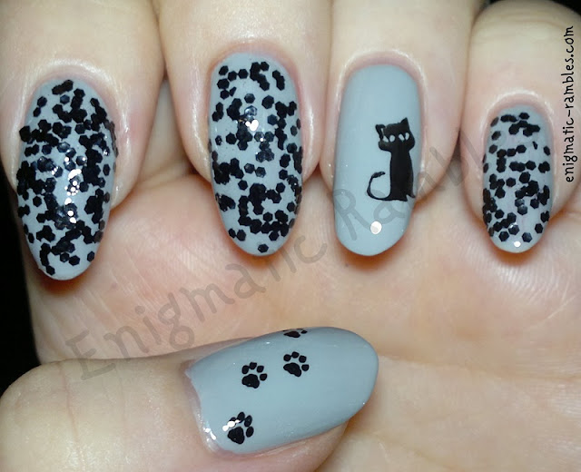 black-cat-paw-paws-print-nails-nail-art