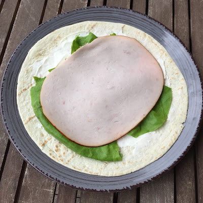 Mini-wraps - étape 3 : disposer la tranche de dinde