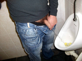 drochim-huy-v-pissuare-porno-video-russkoe-domashnee-muzh-i-zhena