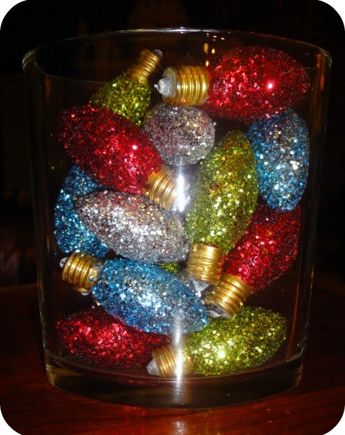 Holy Craft!!: Burnt Out Christmas Lights into Cute Sparkly Centerpiece!