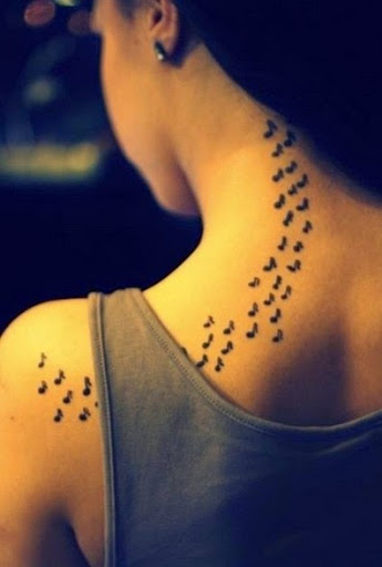 Esta Música tatuagens de trás do ombro ao pescoço, as melhores ideias para as mulheres