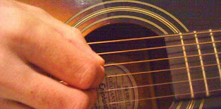 Belajar Teknik Petikan Gitar