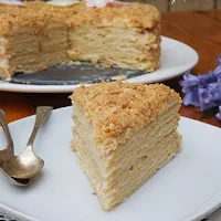 http://www.bakingsecrets.lt/2015/05/tortas-napoleonas-napoelon-cake.html