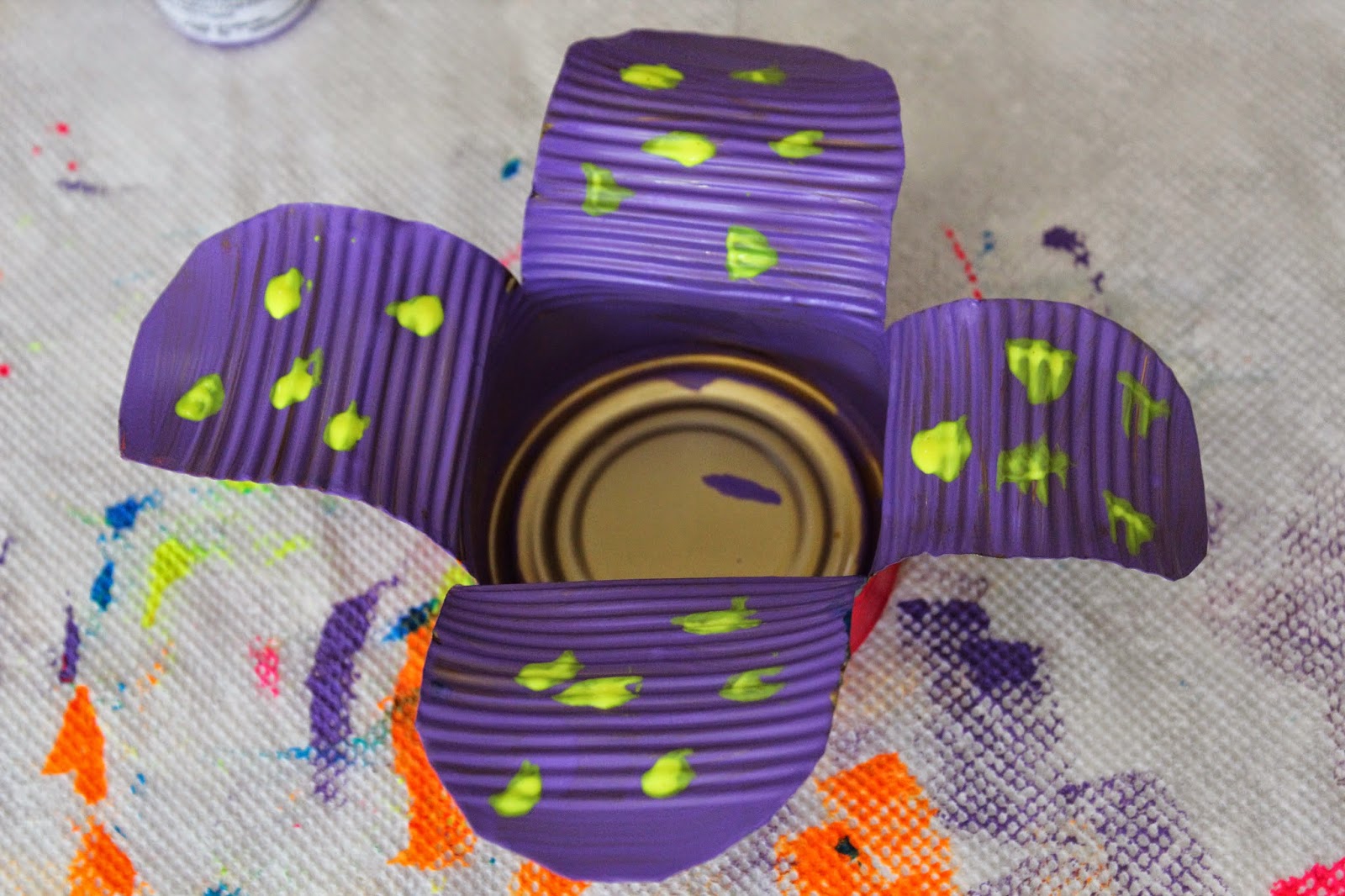 The Blue Barn: Tin Can Bird Feeder