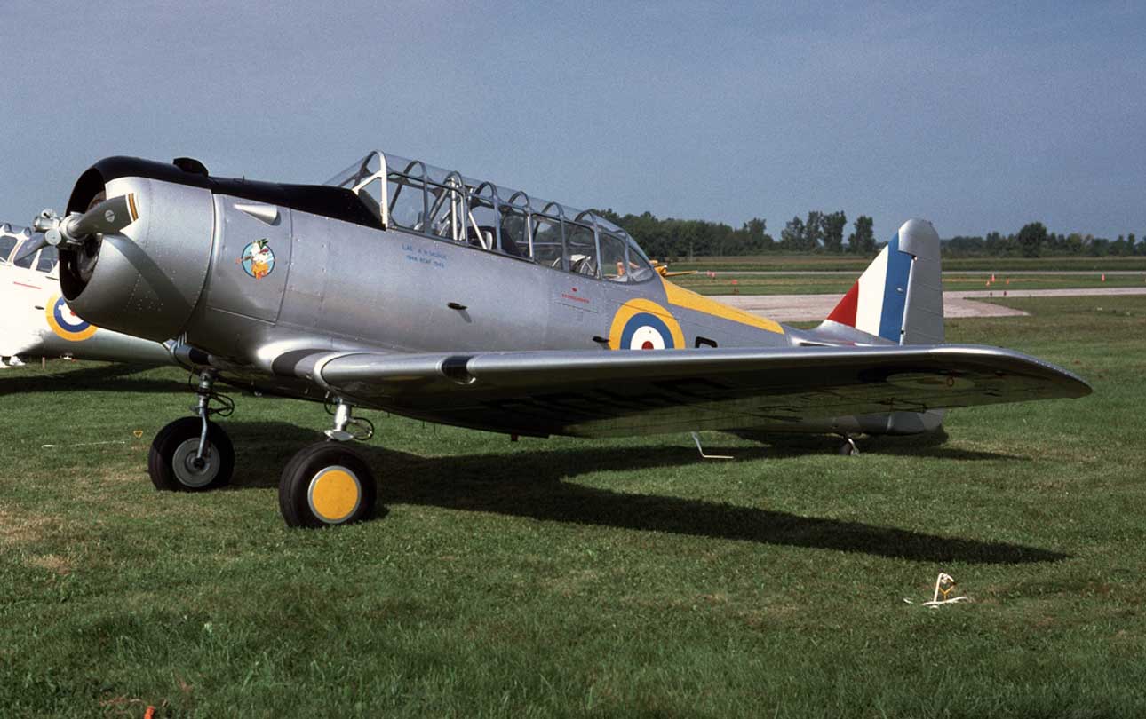 nhungdoicanh North American BT9 / BT14 / NA64 Yale