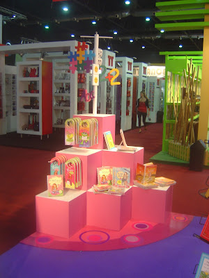 modulos escenografia, stands artesanales, stands para exposiones, expositores de libros, escenografia para stands, escenografia para stands, escenografia comercial, ambientacion stands, realizacion de escenografia