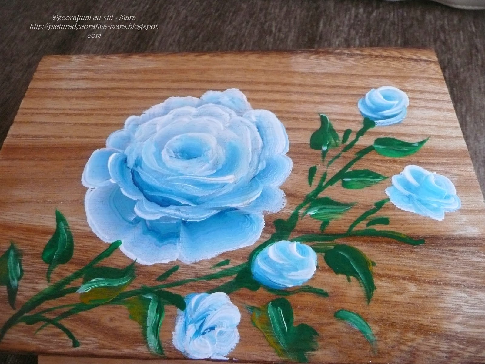 DECORATIUNI CU STIL: FLOARE ALBASTR?......