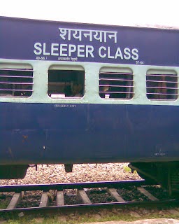 अगर आप  भारतीय रेल के स्लीपर क्लास में यात्रा करते हैं तो इस पोस्ट को धयान से पढ़े
