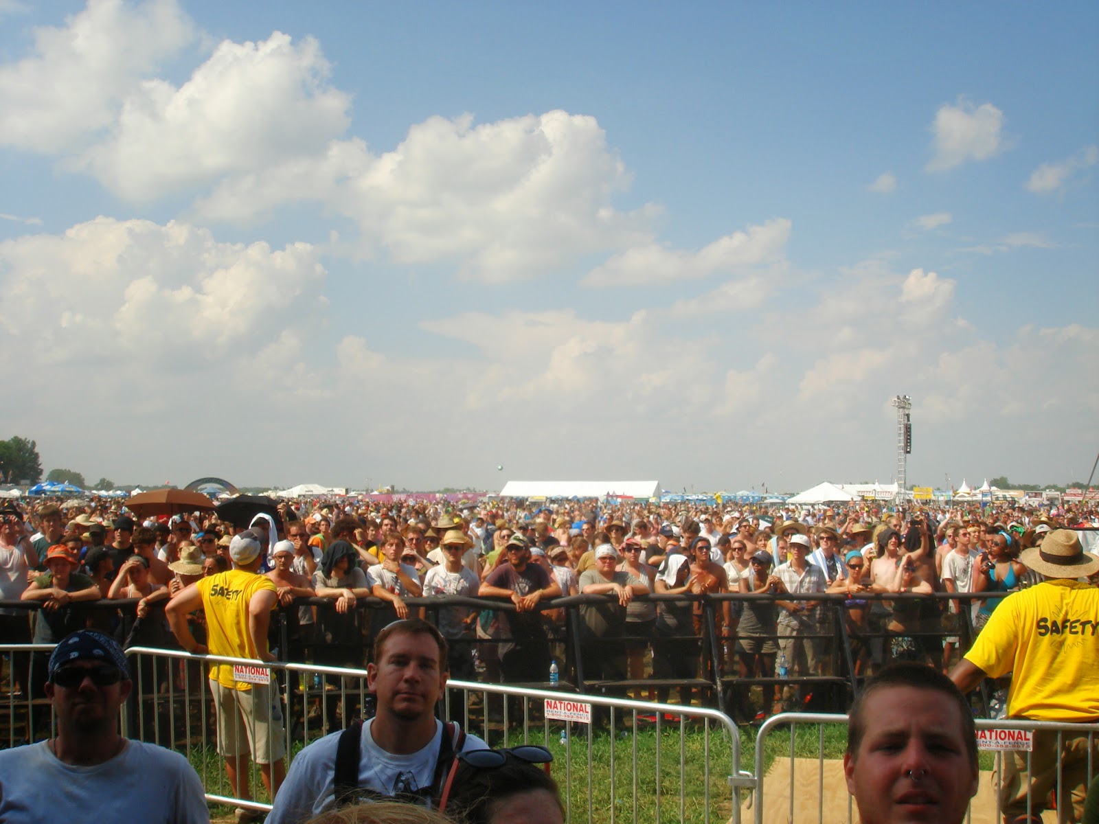Bonnaroo What Stage crowd 2010