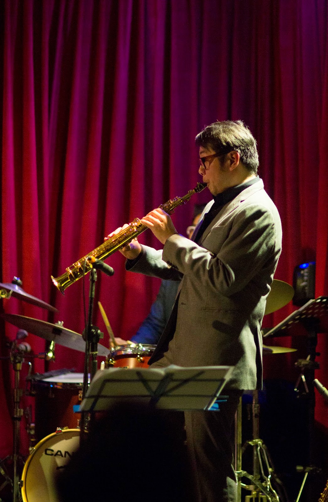 Singapore Night Live: Shanghai Jazz; Not yellow but red, the color of ...