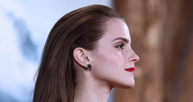 Micronoticias sobre famosas. Emma Watson perdió 3 anillos de plata.