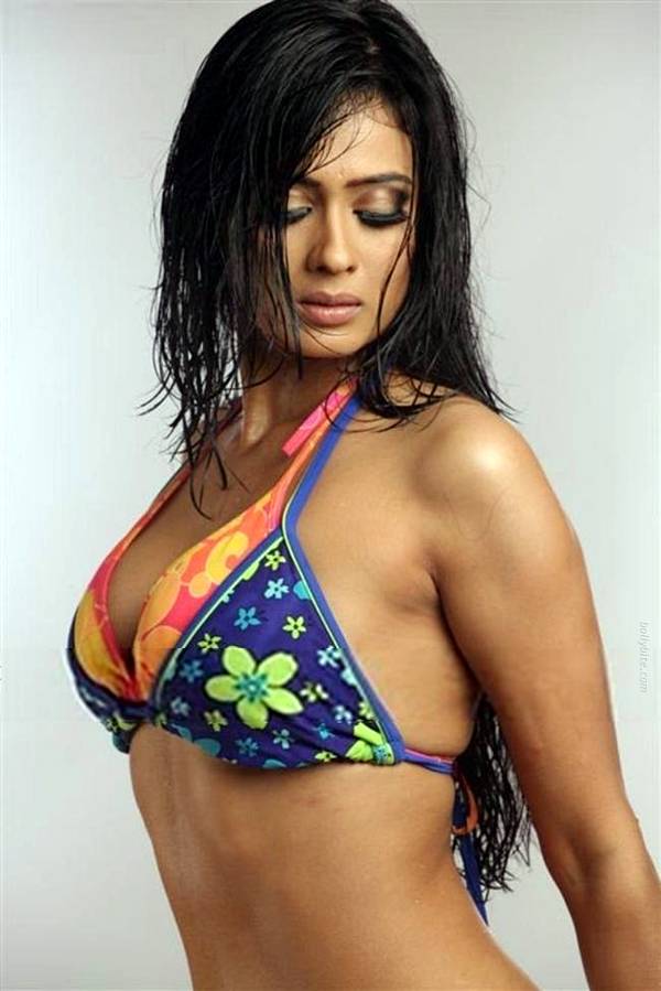 Shweta Tiwari Showing Milky Boobs Where Celebrity Are Exposed