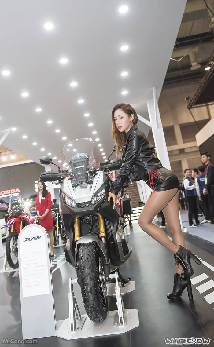 Kim Tae Hee&#39;s beauty at the Seoul Motor Show 2017 (230 photos) photo 6-17