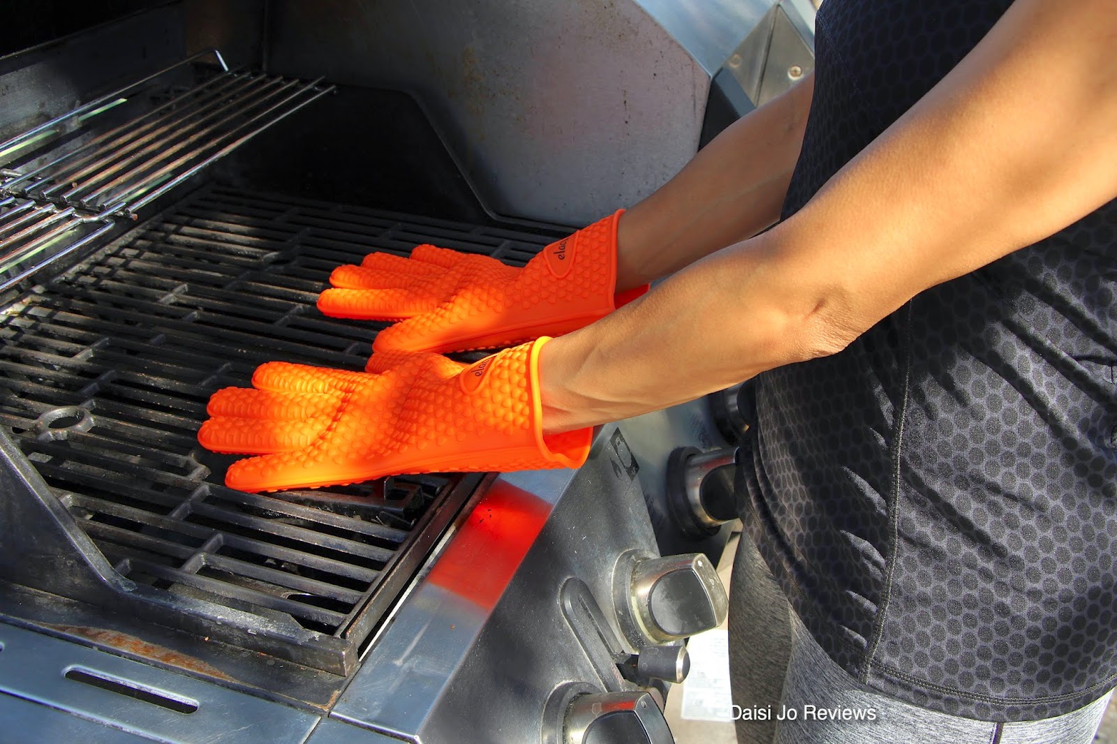 Keep Your Hands Safe and Free from Burns Silicone BBQ Grilling Gloves