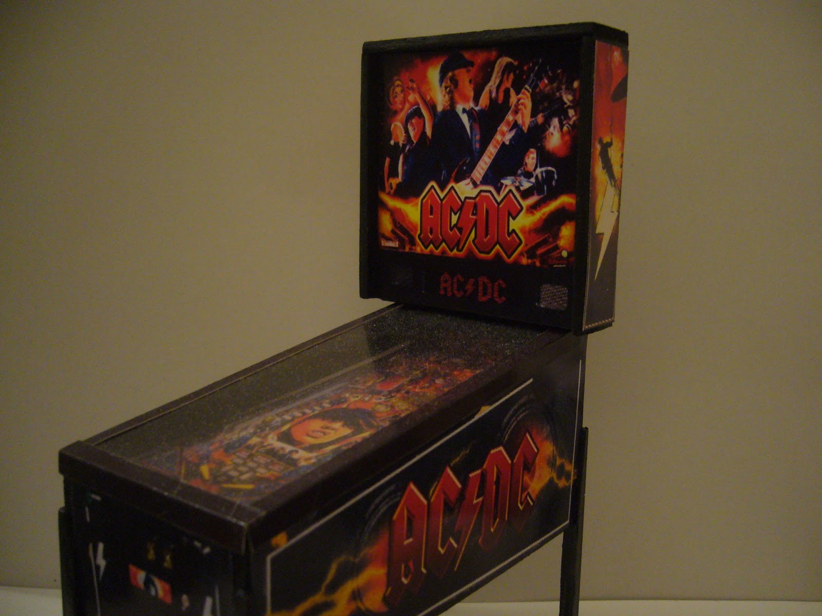 Retro Heart: AC DC Pinball Table - Deluxe Edition