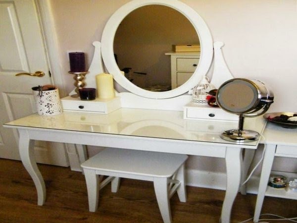 Make up table &#8211; the mandatory furniture for ladies!