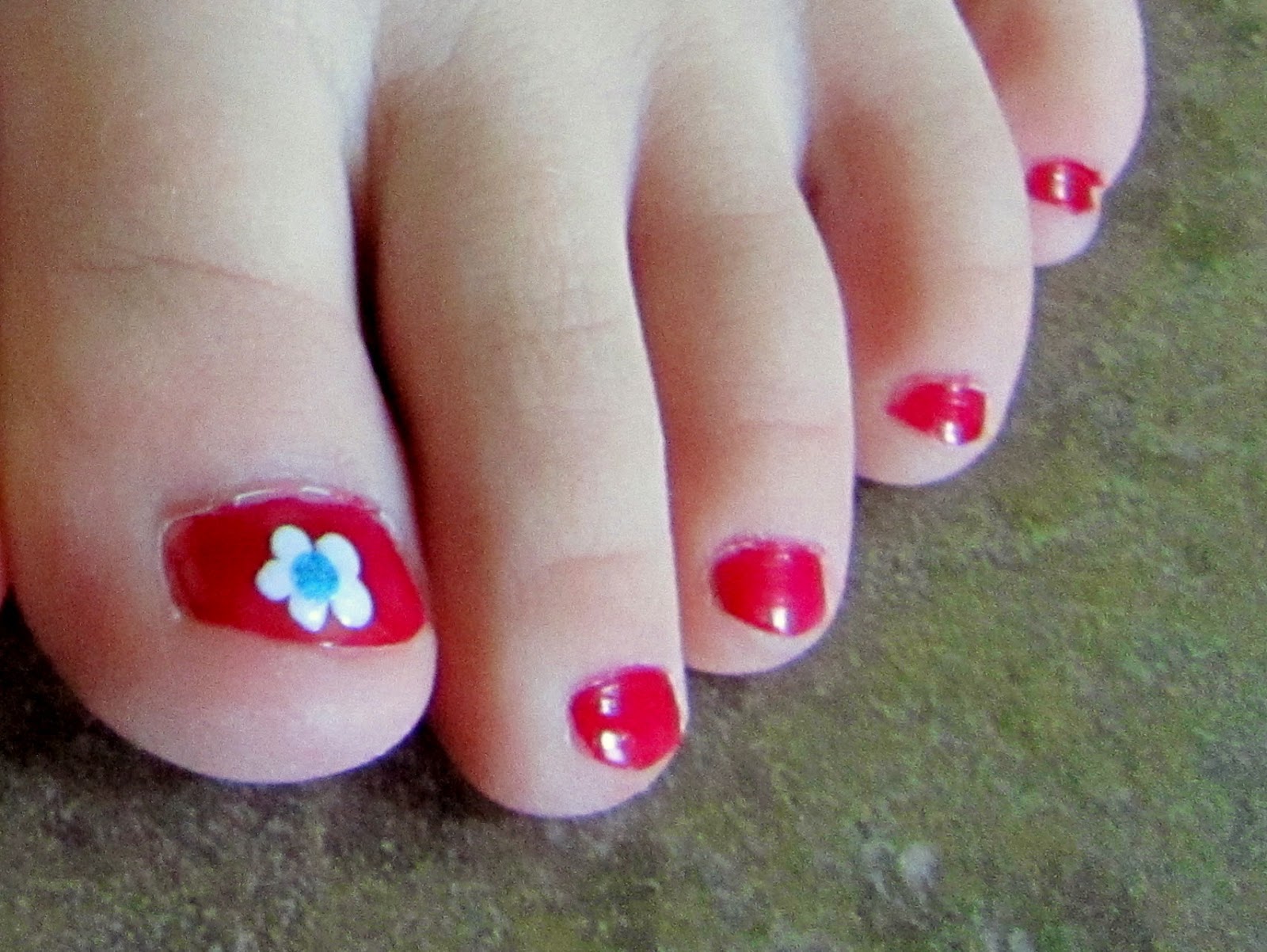 Pinning with Purpose: 4th of July Flower Toenails